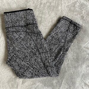 Lululemon Run On Crop (21") size 8